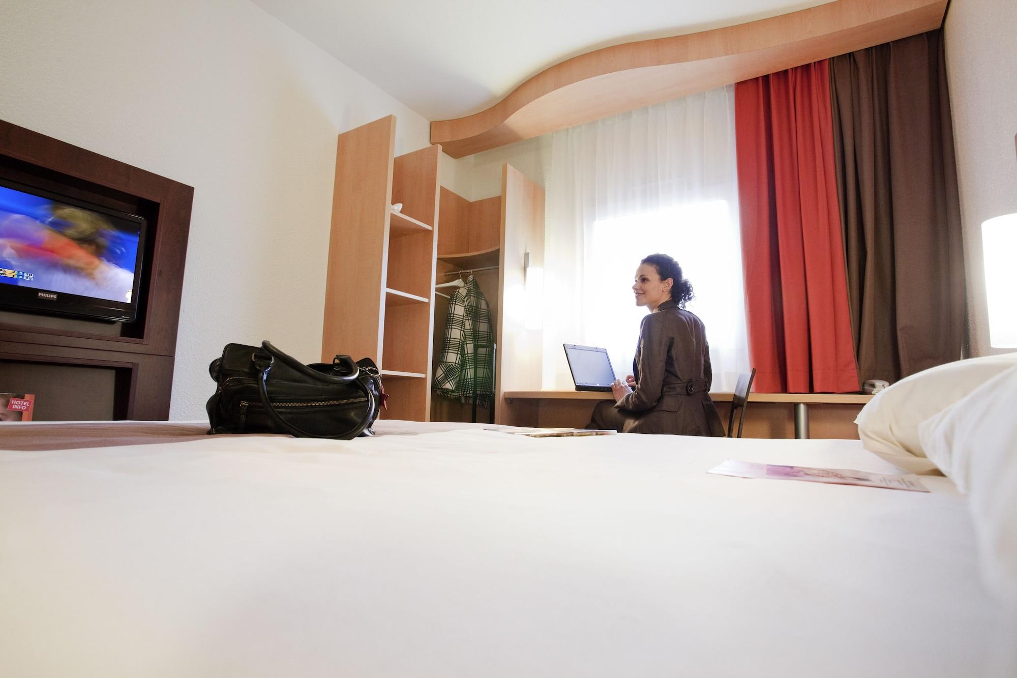 B&B Hotel Lyon Eurexpo Брон Экстерьер фото