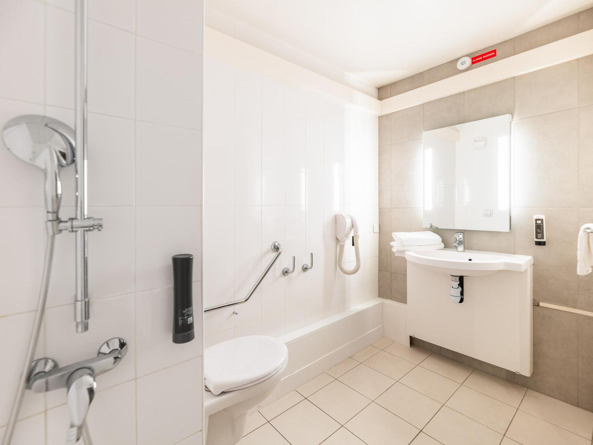 B&B Hotel Lyon Eurexpo Брон Номер фото